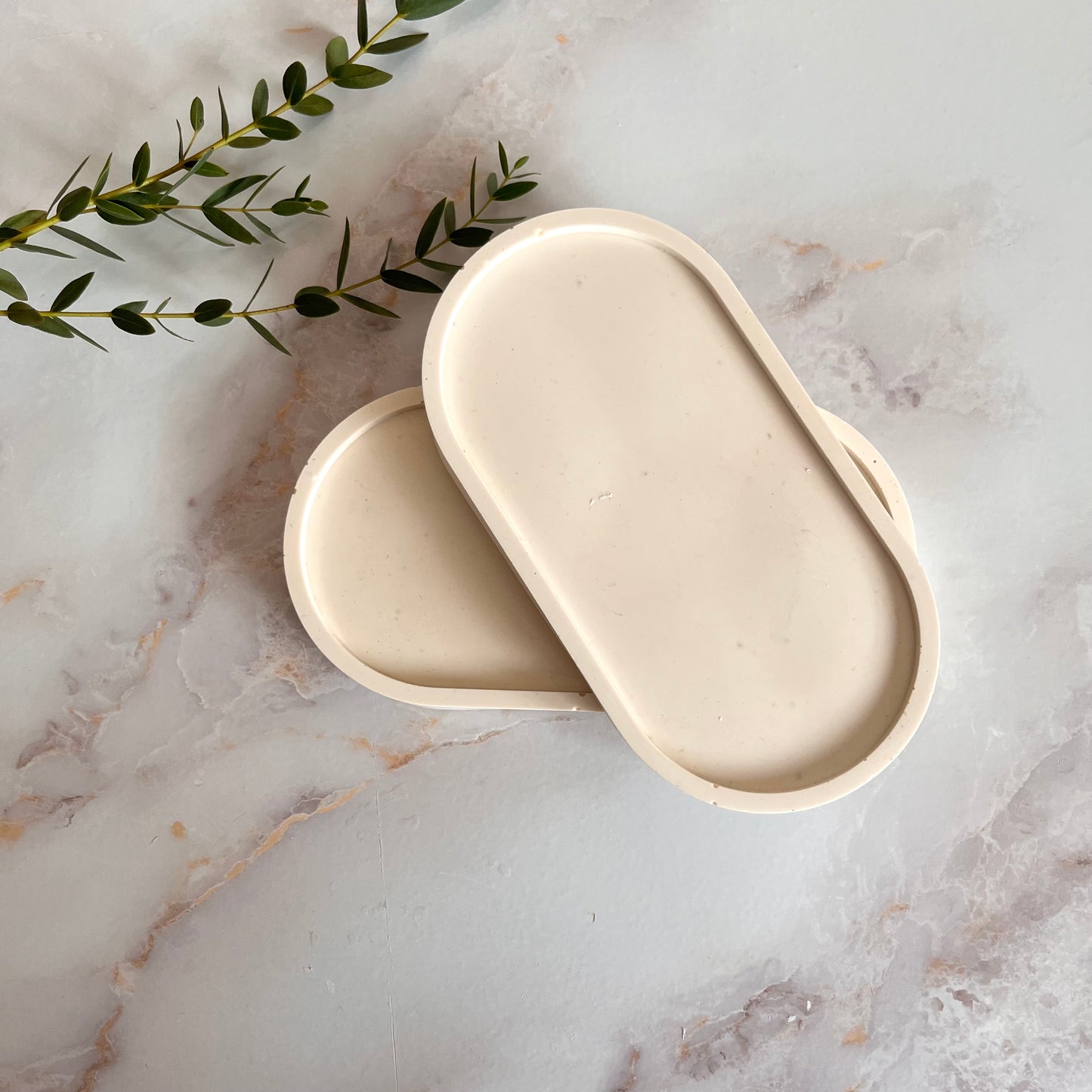 oval tray (set of 2)