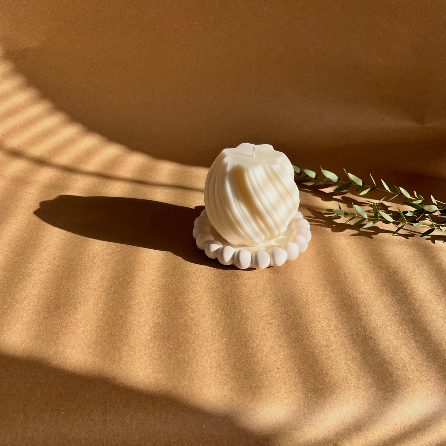 Ethereal swirl, candle make with pure soy wax and fragrance free